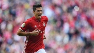 Η Μπάγερν έχασε αλλά                   ο Λεβαντόφσκι το γλέντησε (pic)