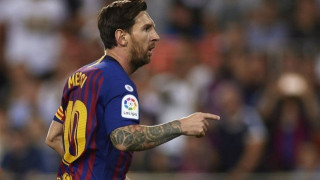 Ο Μέσι υπέγραψε στο κορμί «τρελού» θαυμαστή του! (vid)