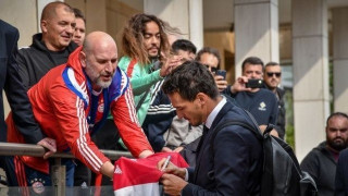 Χαμός στην άφιξη της Μπάγερν Μονάχου στην Αθήνα (Pics)