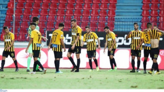 Πνίγηκε             σε μια              κουταλιά νερό