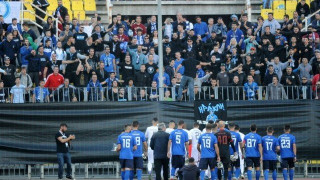 Ενωμένοι                                           χωρίς εστίες φωτιάς