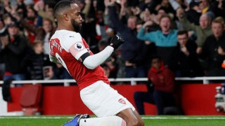 Χ-αρούμενες και οι δύο                   στο «Εμιρεϊτς»!