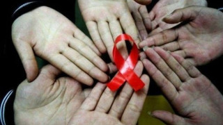 Γυναίκα κόλλησε AIDS από σετ μανικιούρ της ξαδέρφης της!