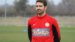 Τους πιστεύει και το δείχνει