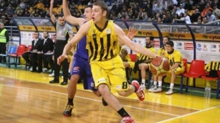 Μέσα Βεζένκοφ, Γκίκας, εκτός ο Καραθανάσης