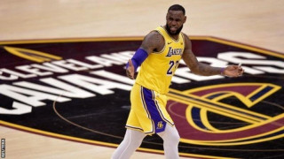 Λεμπρόν: «Ηθελα να                           ήμουν το πρότυπο!» (vids)