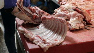 Στη Λάρισα κάνουν Black Friday με αρνιά και κοτόπουλα (pic)