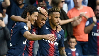 Η Παρί                                               το θέλει πιο πολύ