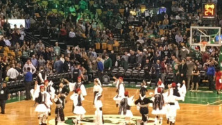 «Μακεδονία ξακουστή» και ελληνικοί χοροί στο Garden λόγω Γιάννη! (vid)