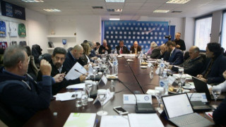 Απόφαση χωρίς                     τους... ξενοδόχους