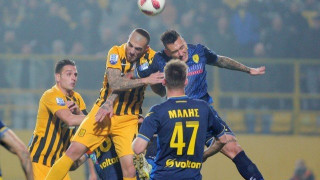 Αφελής                   και                 αδιόρθωτος