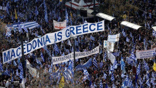 Μήπως, καταπίνεται η κάμηλος και διυλίζεται ο κώνωπας;