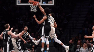 Μάγεψε και τον Κλίντον ο Αντετοκούνμπο         (vids)