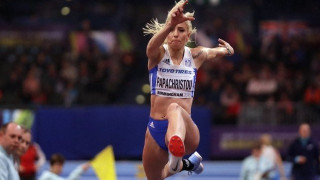 Στίβος:                            Εκτός η Παπαχρήστου