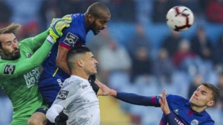 LIRA 100: Αναγεννημένη η                    Τσάβες με Τιάγκο Φερνάντες