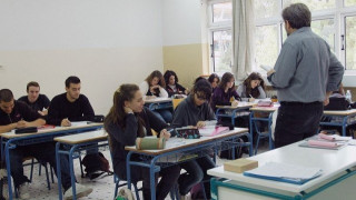 Πάτρα: Ανελέητο ξύλο ανάμεσα σε δύο μαθητές και τον καθηγητή (ΒΙΝΤΕΟ)