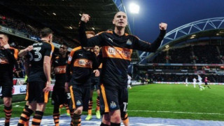 Ασος η Φράιμπουργκ, άσος η Νιουκάστλ, στο Χ               η Μπενεβέντο