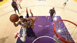 Στα πλέι οφ οι Μπακς, τέσσερις παρατάσεις στην Ατλάντα (vids)