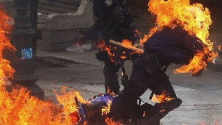 Οι βόμβες μολότοφ μετατρέπονται από κακούργημα σε... πλημμέλημα!