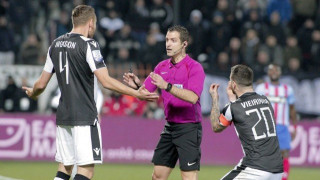 Λάσπη στον ανεμιστήρα με το                   φτυάρι!