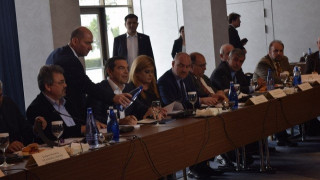 Θεσσαλονίκη: Διαμαρτυρία στον Τσίπρα για τα «μακεδονικά κρασιά»