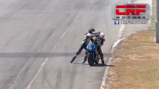 ΑΠΙΣΤΕΥΤΟ! Αρχισαν τις μπουνιές κατά τη διάρκεια της κούρσας! (vid)