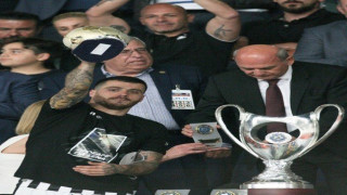 «Μια αγκαλιά και μια γροθιά γιατί…. είμαστε οικογένεια»