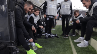 Ο Βιεϊρίνια έπαιζε bottle flip με τα           ball boys! (vid)