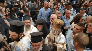 Στα Ιεροσόλυμα ο Σαββίδης για το Αγιο Φως - Χάρισε φανέλα του ΠΑΟΚ