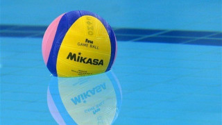 Απίστευτο! Ξύλο στην πισίνα μεταξύ προπονητή και παίκτη! (vid)