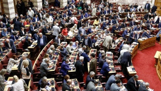 Μέχρι τη Μεγάλη Τρίτη θα έχουν ψηφιστεί οι         120 δόσεις