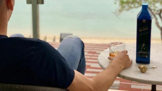 Ουϊσκι...                     από το             πάνω ράφι