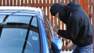 Θεσσαλονίκη: Δύο νεαροί «άνοιγαν» αυτοκίνητα στην Καλαμαριά