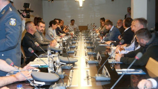 Είναι λογικό     να μη θέλουν κόσμο ούτε και οι ομάδες