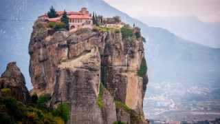 Τουρίστρια έπεσε από τα Μετέωρα! - Υπέστη συντριπτικά κατάγματα