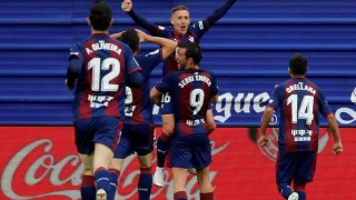 Ο Ντε Μπλάσις                   σταμάτησε την Μπαρτσελόνα!