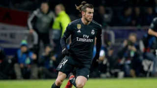 Μπέιλ: «Είμαστε ρομπότ, ελέγχουν       τις ζωές μας»!